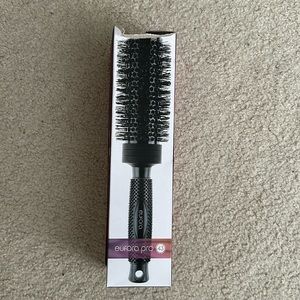 Ionic round brush